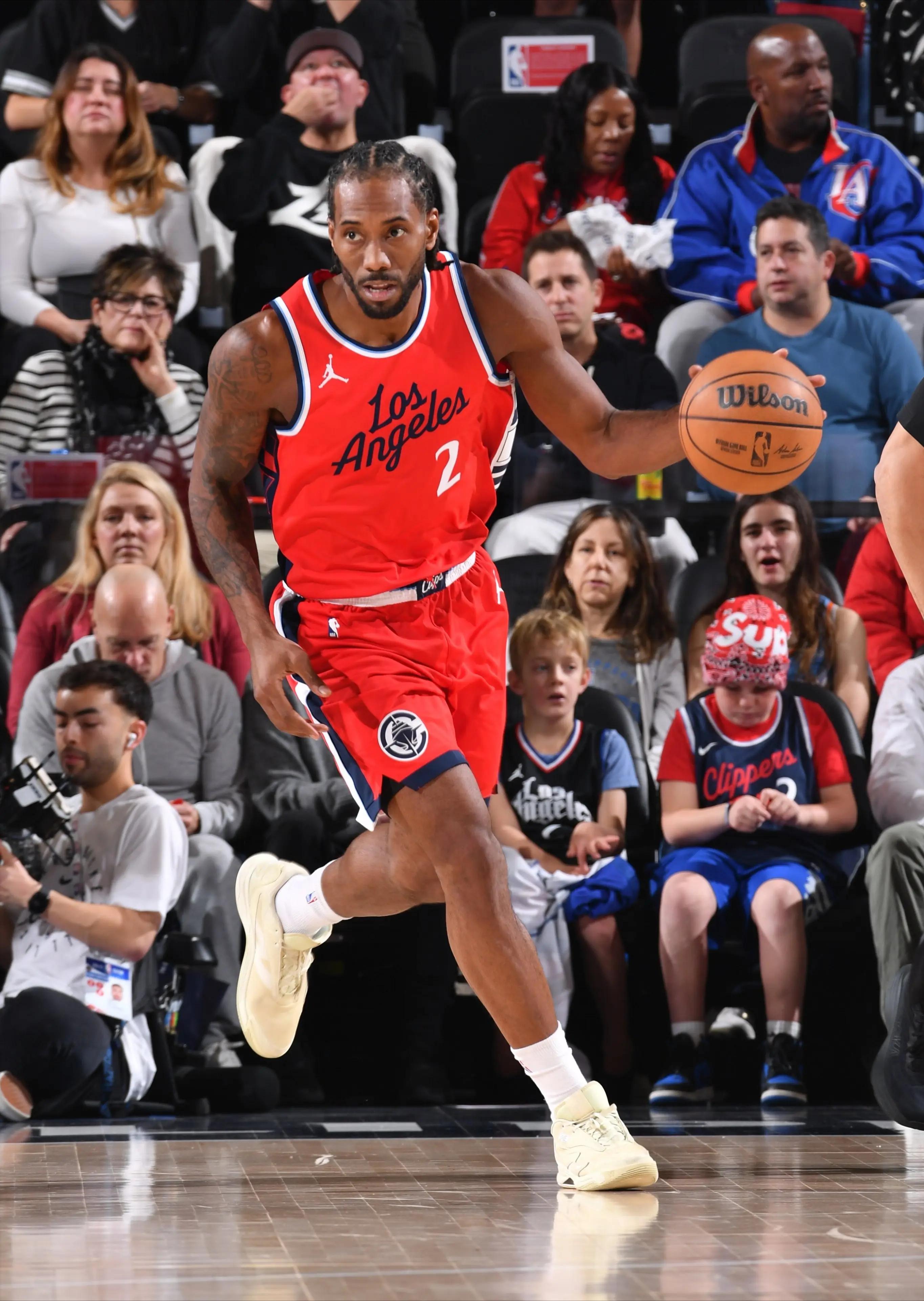 洛杉矶快船NBA击败金州勇士莱昂纳德关键中投的简单介绍