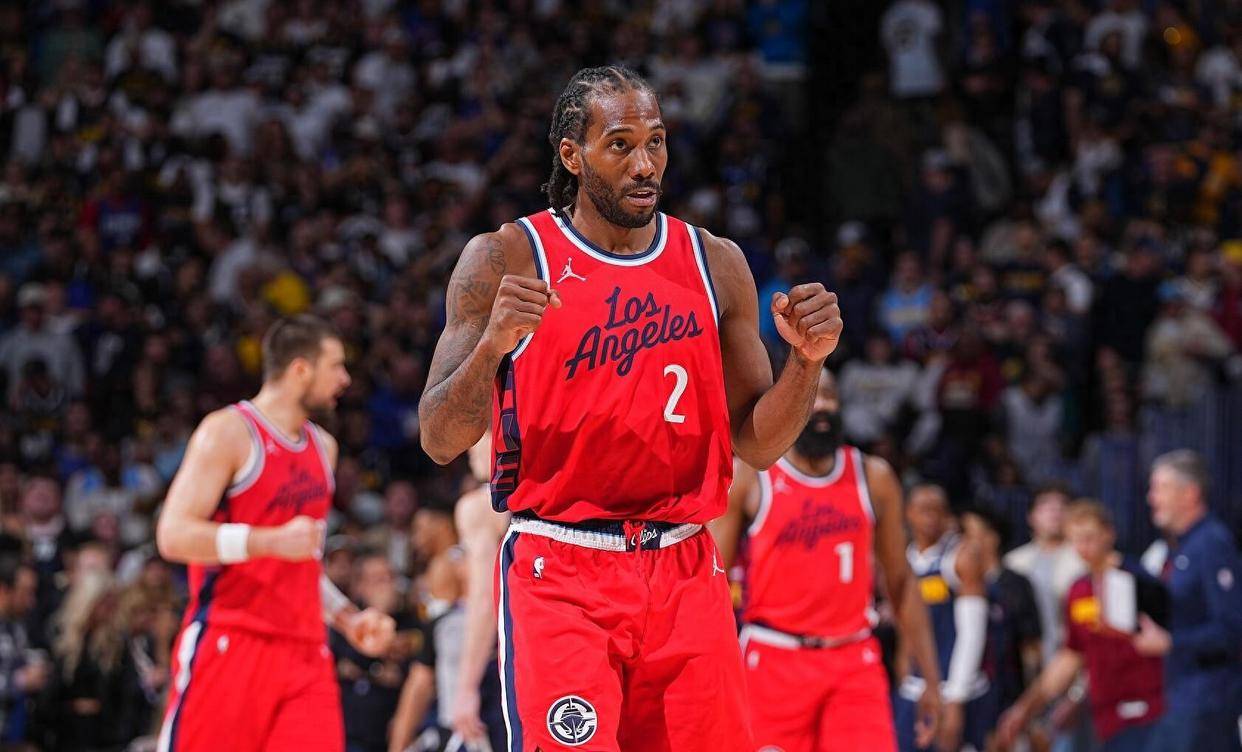 洛杉矶快船NBA击败金州勇士莱昂纳德关键中投的简单介绍